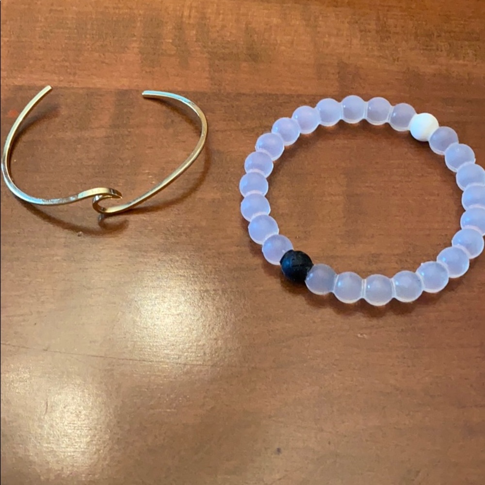 Set of puravida bracelet and Loki bracelet